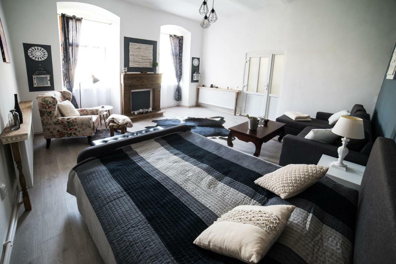 Ultra Central Apartment คลูจ-นาโปกา ภายนอก รูปภาพ