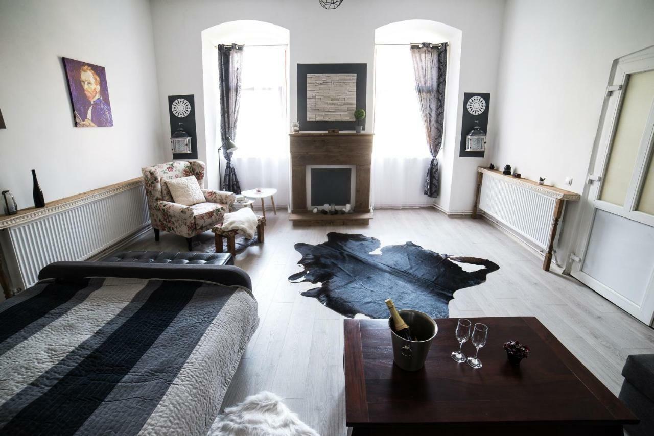 Ultra Central Apartment คลูจ-นาโปกา ภายนอก รูปภาพ
